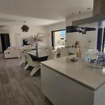 Luxueuse Avec Piscine Privee Chauffee فيلة