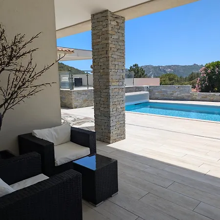 Luxueuse Avec Piscine Privee Chauffee بورتو فيكشْيو